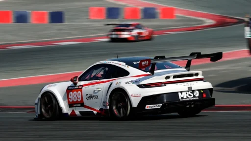 Казахстанский гонщик Александр Артемьев выступит в 24-часовой гонке в Дубае - Александр Артемьев