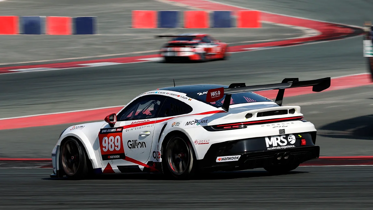 Казахстанский гонщик Александр Артемьев выступит в 24-часовой гонке в Дубае