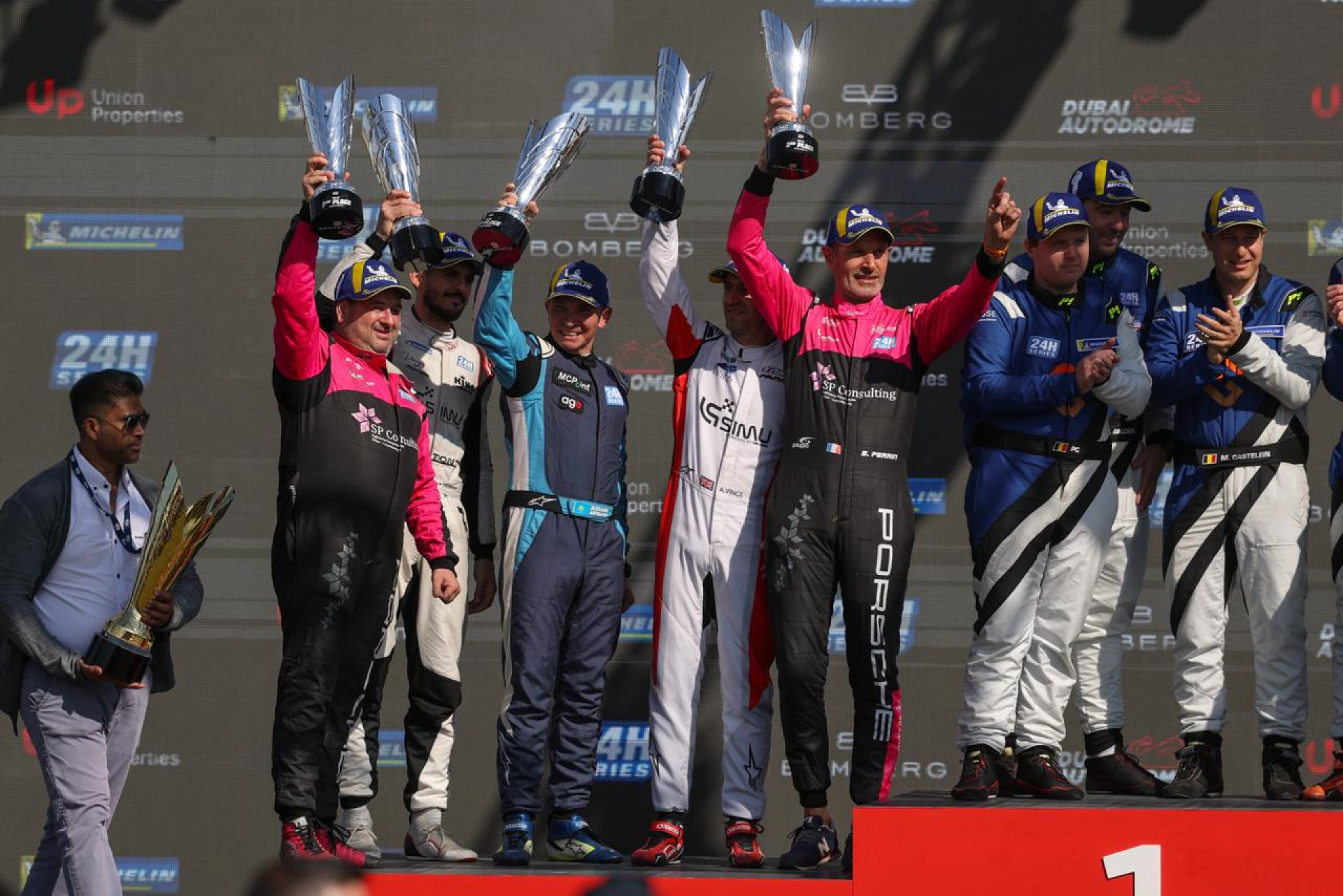 “Проживаешь жизнь за сутки“ казахстанец стал призером гонки в Дубае - Александр Артемьев (1)